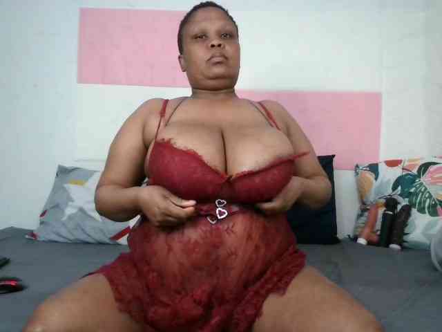 BIGTITTISXX webcam