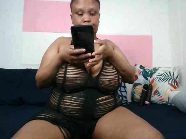 BIGTITTISXX's webcam live show