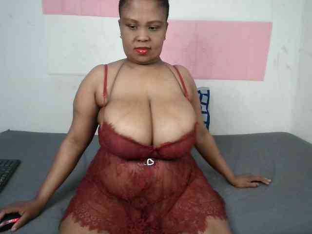 BIGTITTISXX webcam