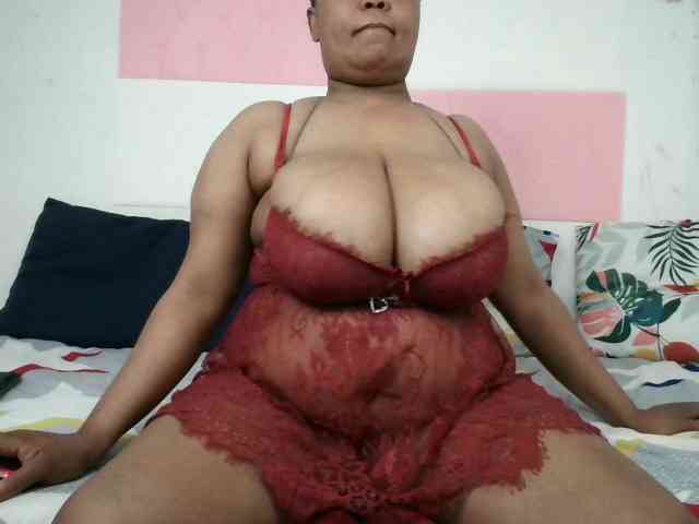 BIGTITTISXX webcam