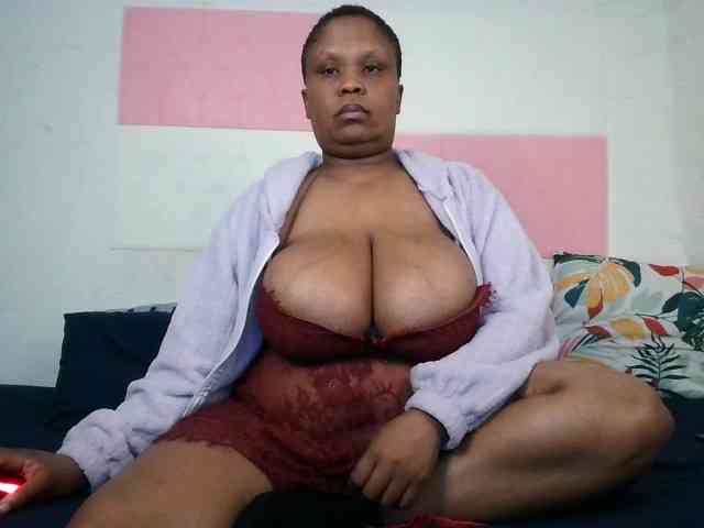 BIGTITTISXX webcam