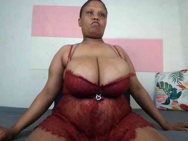 BIGTITTISXX webcam