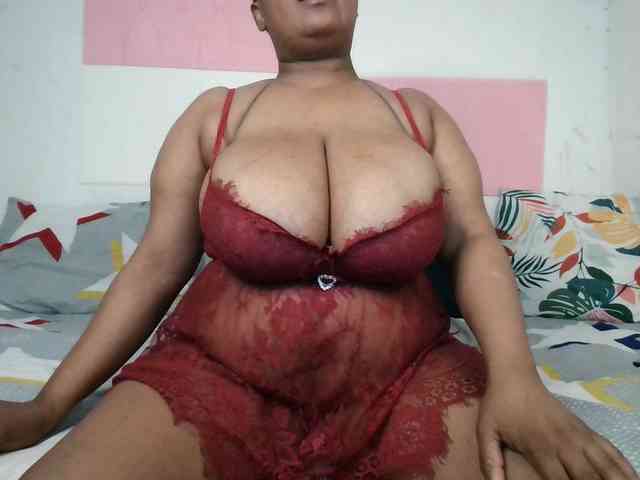 BIGTITTISXX webcam