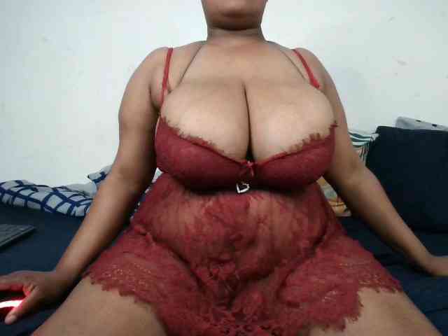 BIGTITTISXX webcam