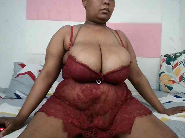 BIGTITTISXX webcam