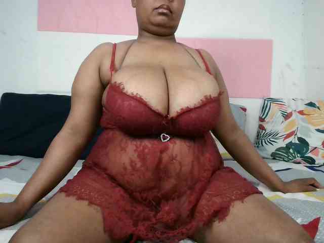 BIGTITTISXX webcam