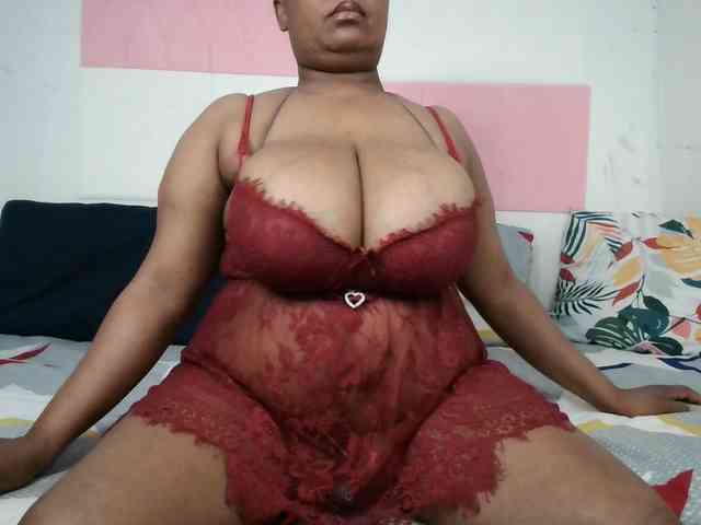 BIGTITTISXX webcam