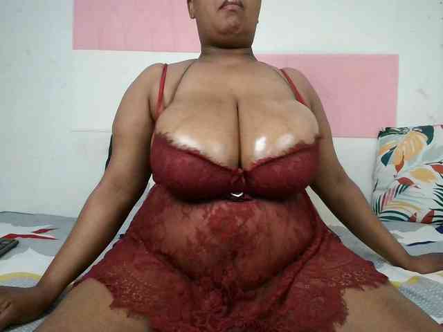 BIGTITTISXX webcam