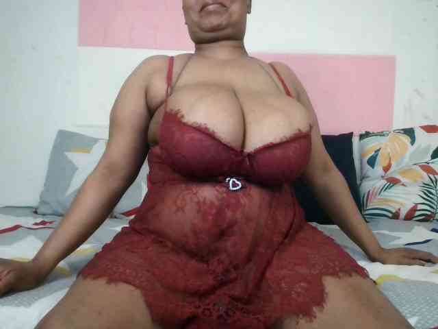 BIGTITTISXX webcam