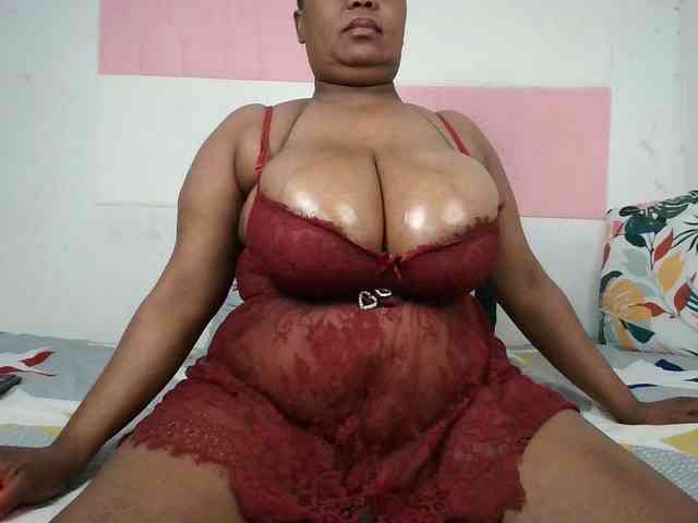 BIGTITTISXX webcam