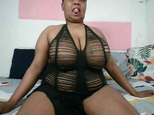 BIGTITTISXX webcam