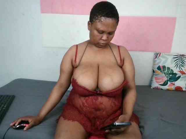 BIGTITTISXX webcam