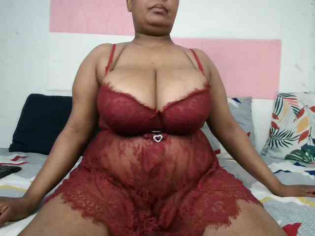 BIGTITTISXX webcam