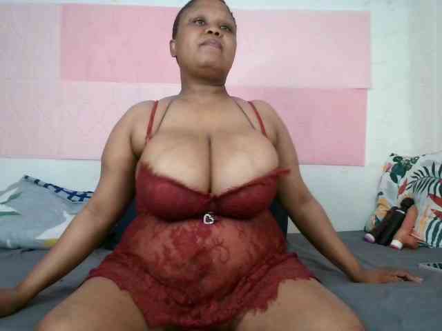 BIGTITTISXX's webcam live show