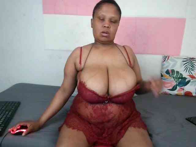 BIGTITTISXX webcam