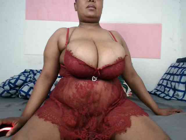 BIGTITTISXX webcam