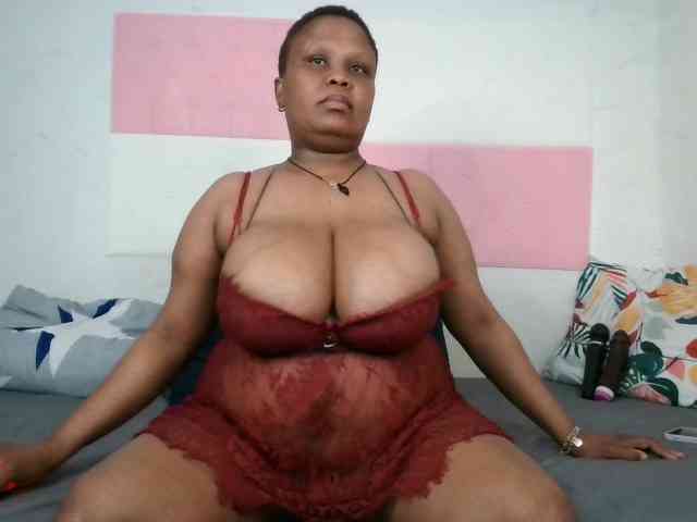 BIGTITTISXX webcam