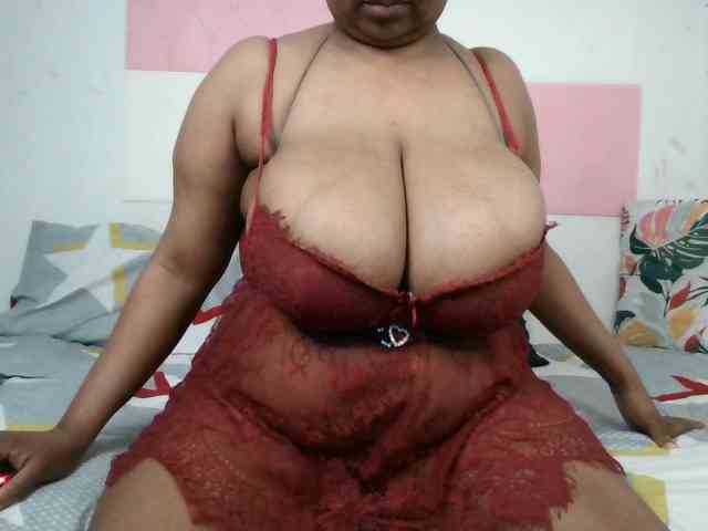 BIGTITTISXX webcam