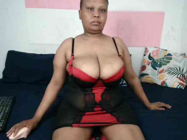 BIGTITTISXX webcam