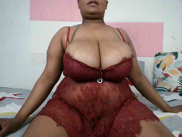 BIGTITTISXX webcam