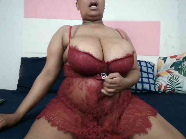 BIGTITTISXX webcam
