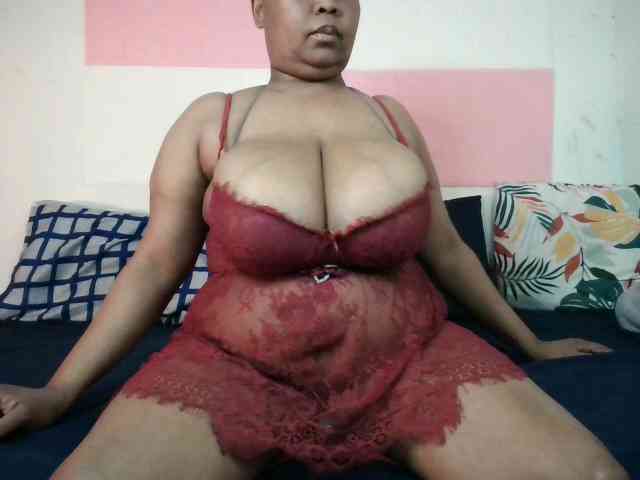 BIGTITTISXX webcam