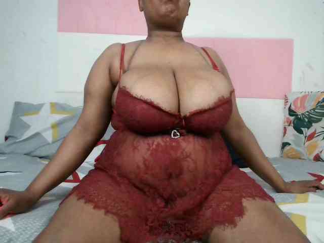 BIGTITTISXX webcam
