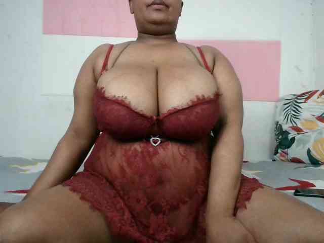BIGTITTISXX webcam