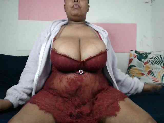 BIGTITTISXX webcam