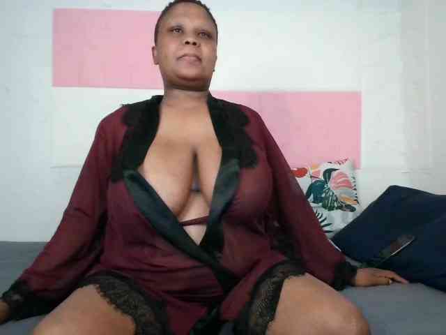 BIGTITTISXX webcam