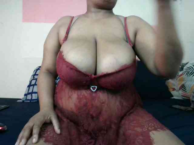 BIGTITTISXX webcam