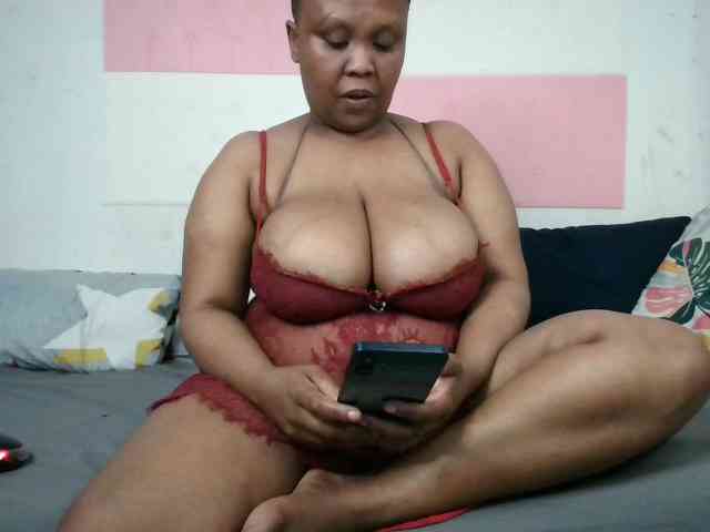 BIGTITTISXX webcam