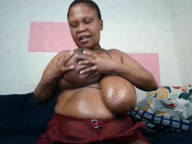 BIGTITTISXX webcam