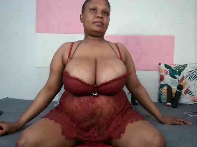 BIGTITTISXX webcam