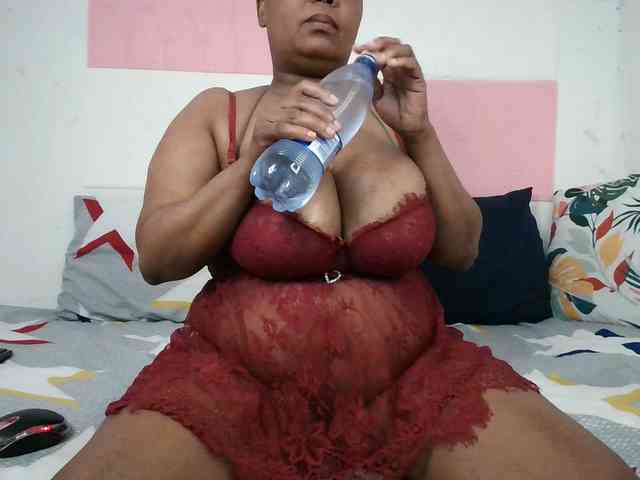 BIGTITTISXX webcam