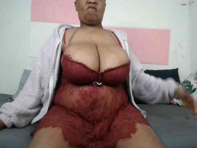 BIGTITTISXX webcam