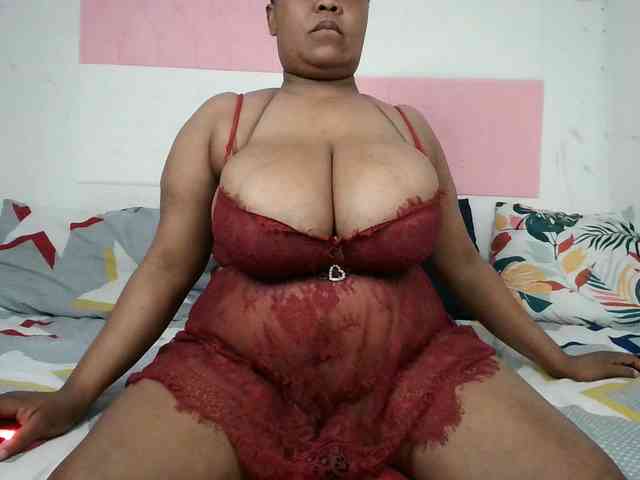 BIGTITTISXX webcam