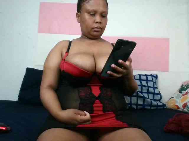 BIGTITTISXX webcam
