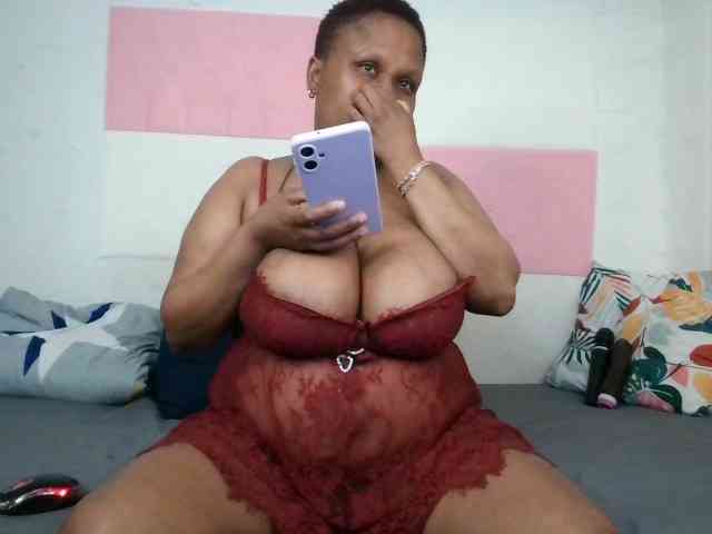 BIGTITTISXX webcam