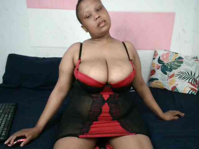 BIGTITTISXX webcam