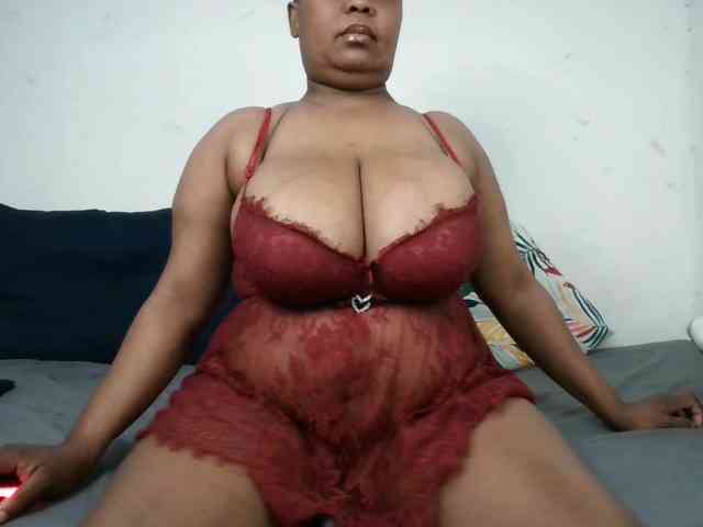 BIGTITTISXX webcam