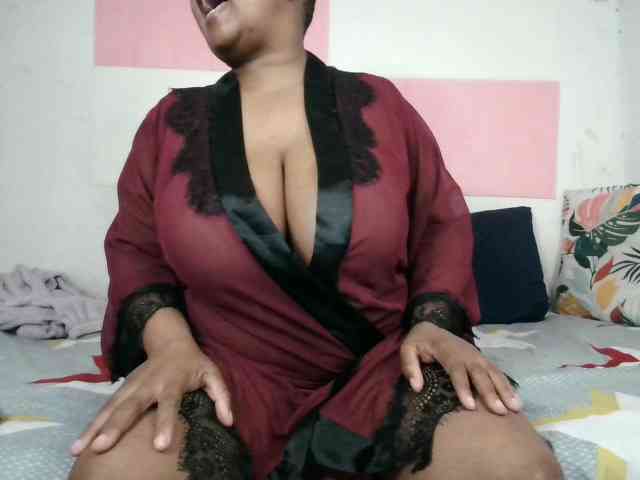 BIGTITTISXX webcam