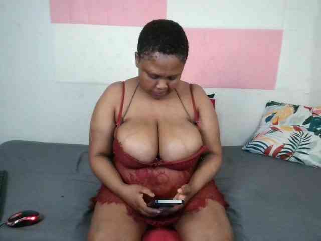 BIGTITTISXX webcam