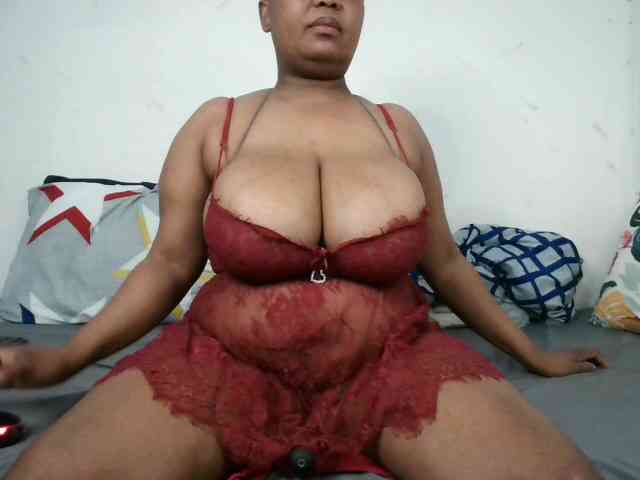 BIGTITTISXX webcam