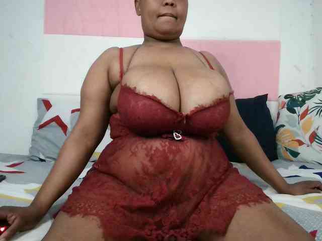 BIGTITTISXX webcam