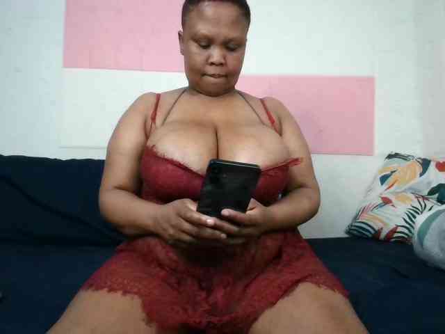 BIGTITTISXX webcam