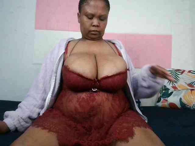 BIGTITTISXX webcam