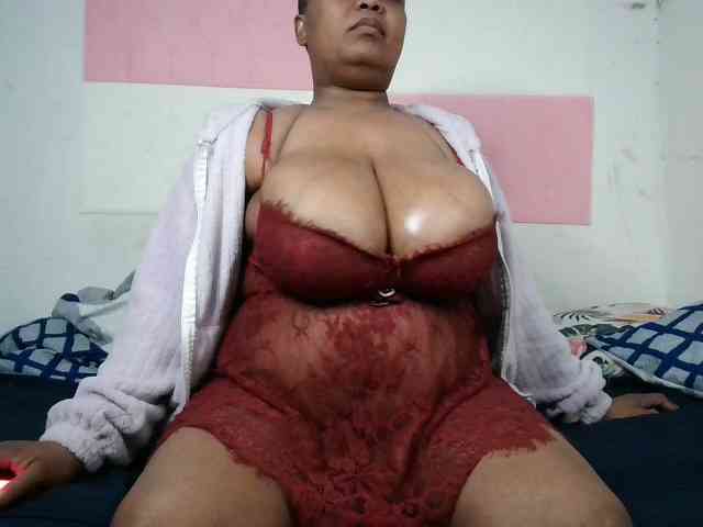 BIGTITTISXX webcam
