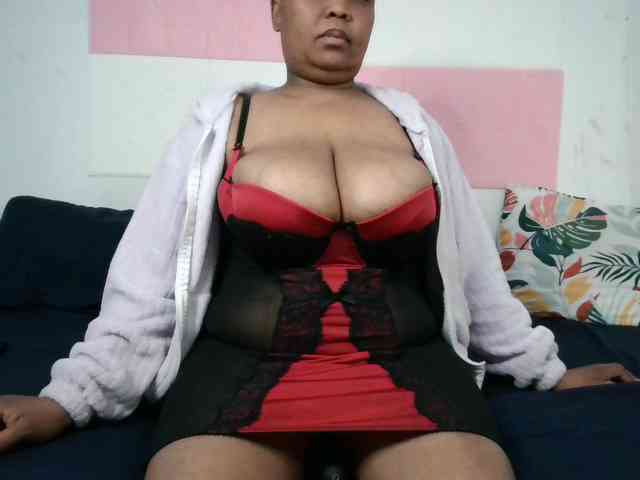 BIGTITTISXX webcam