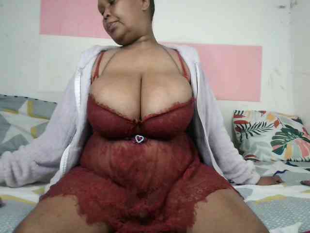 BIGTITTISXX webcam